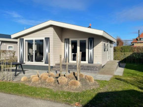 Chalet (J10) op gezellige familiecamping bij zee